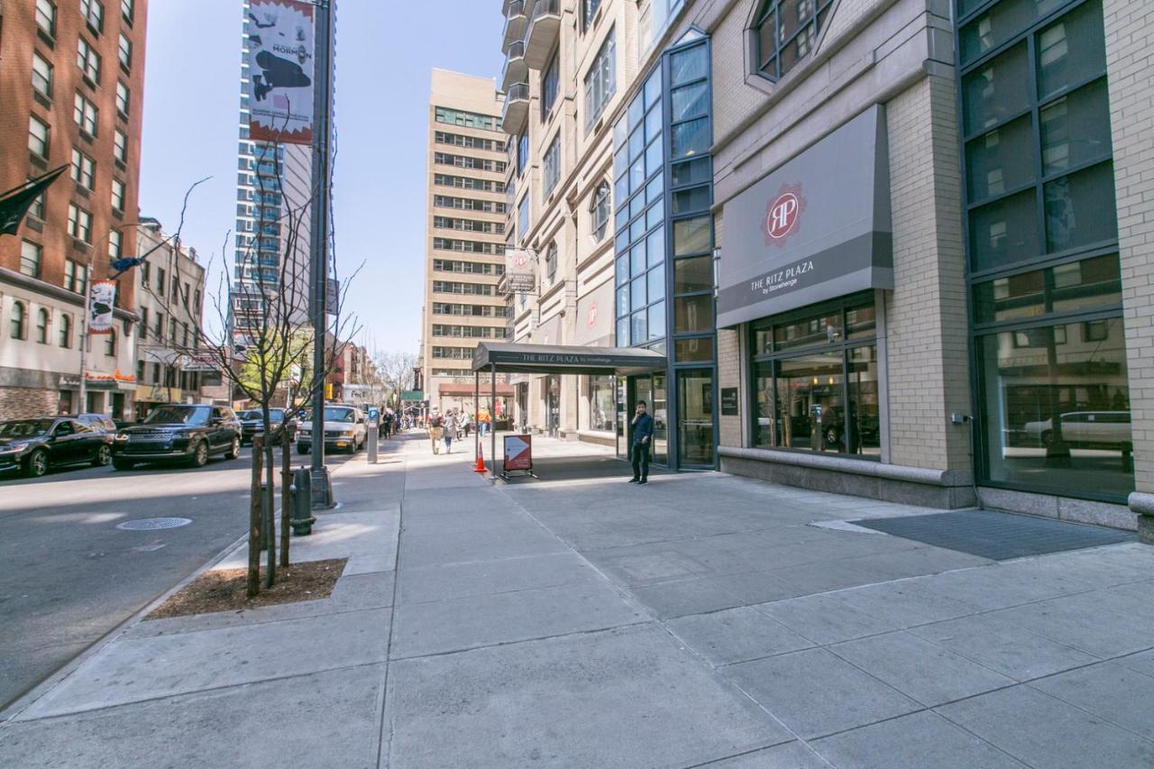 Apartment Midtown 2br W Gym Wd Nr Times Square Nyc-1348 New York